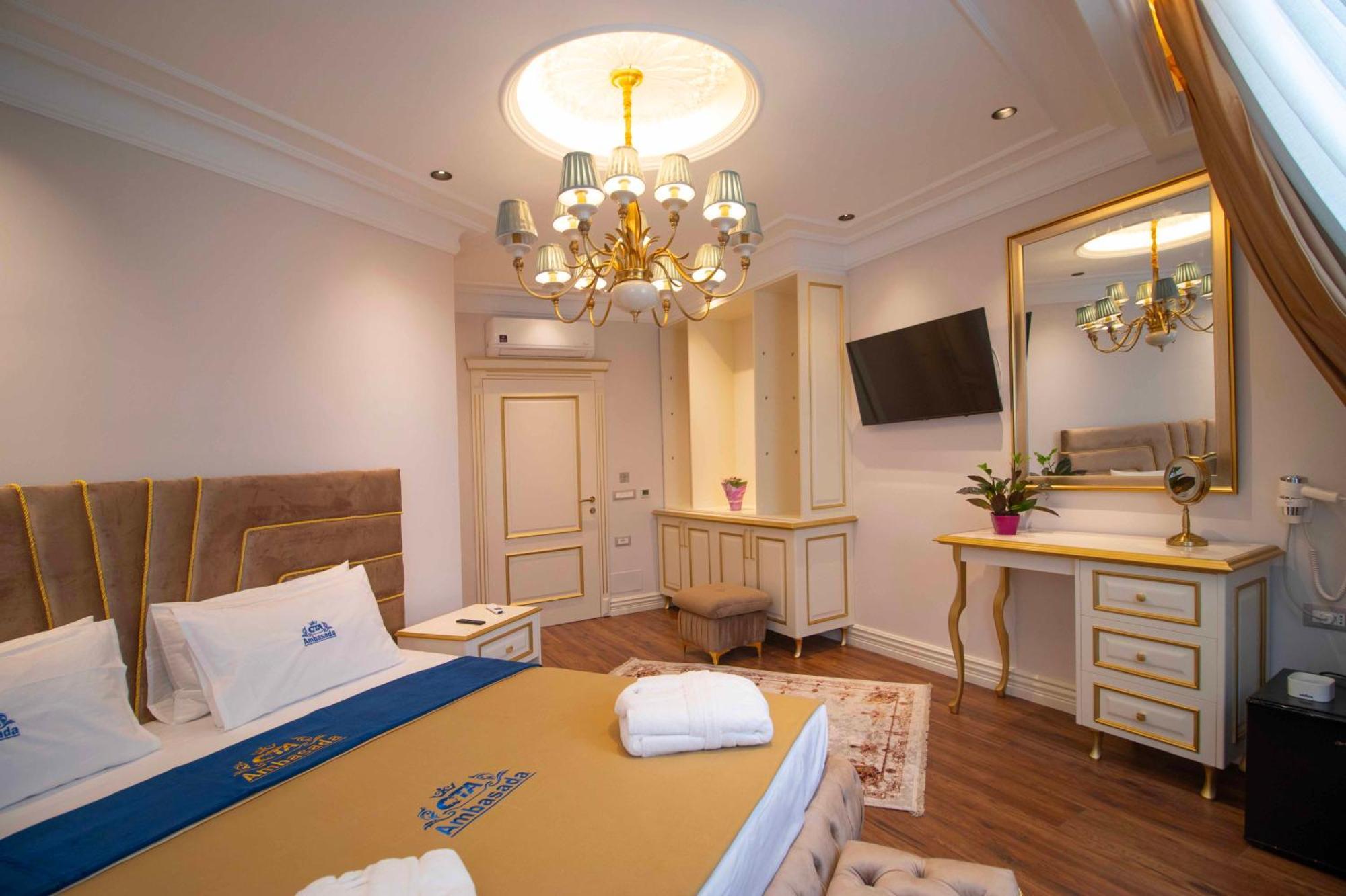 Hotel Ambasada Qta Patza-Kuqani Екстериор снимка