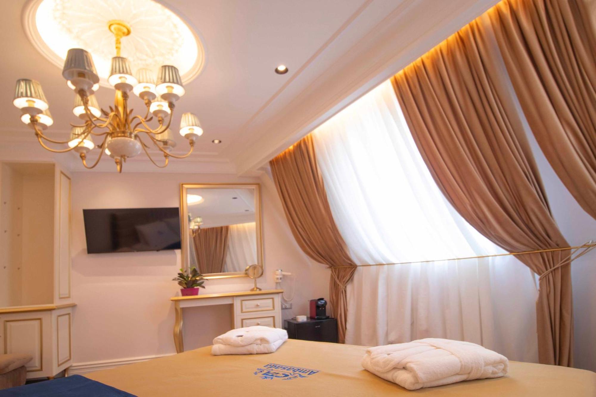 Hotel Ambasada Qta Patza-Kuqani Екстериор снимка