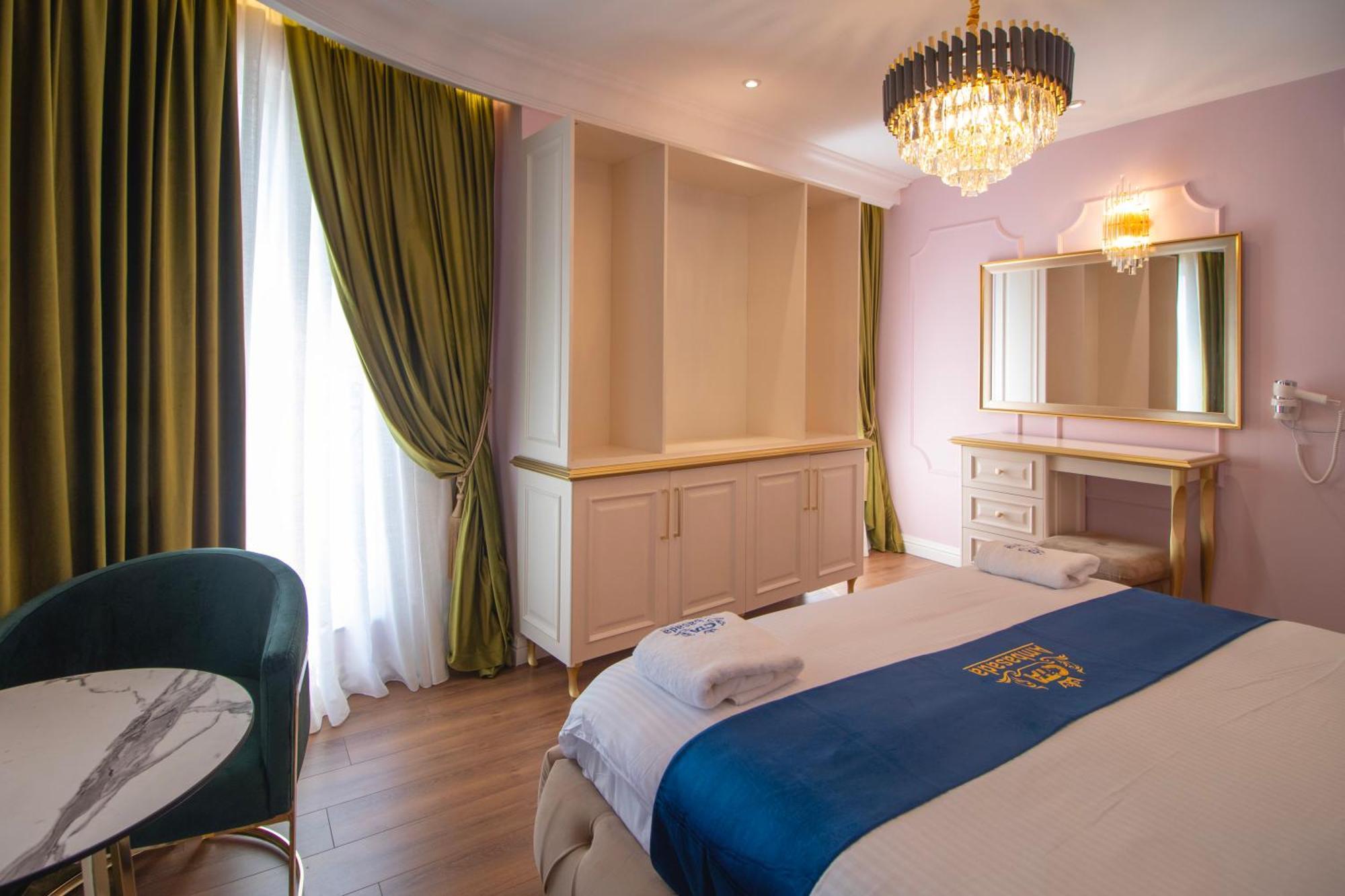 Hotel Ambasada Qta Patza-Kuqani Екстериор снимка