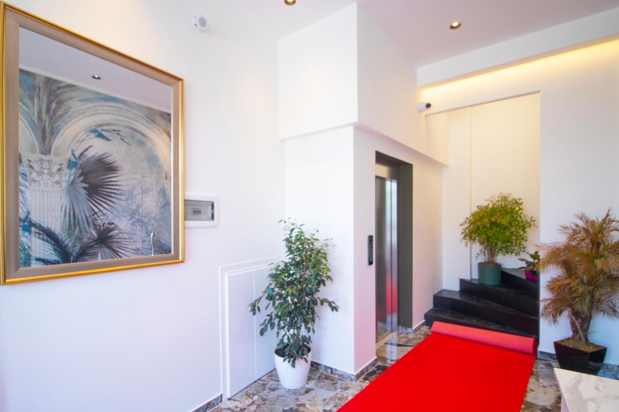 Hotel Ambasada Qta Patza-Kuqani Екстериор снимка