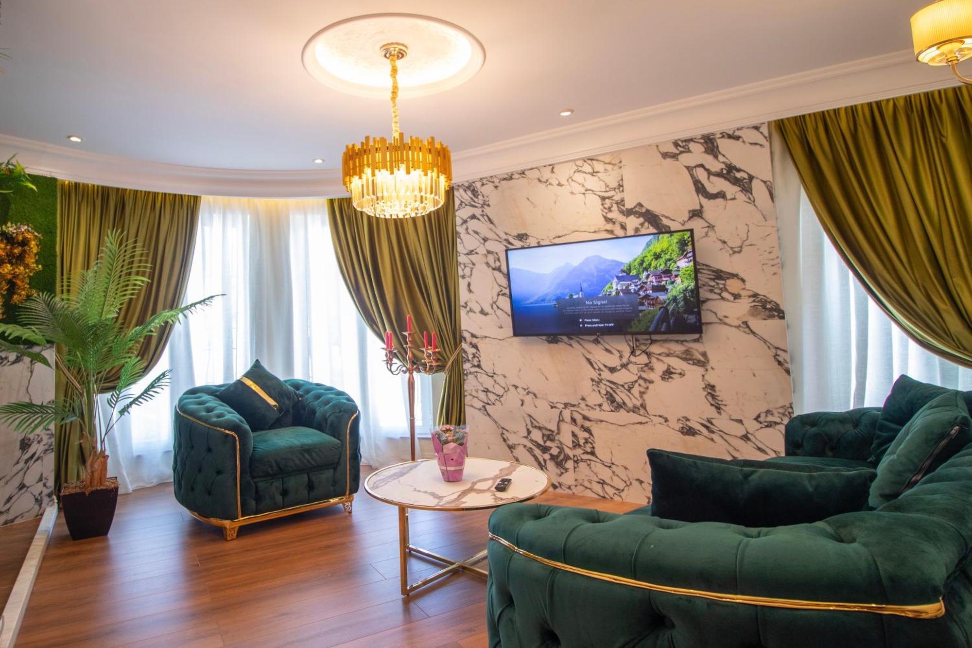 Hotel Ambasada Qta Patza-Kuqani Екстериор снимка