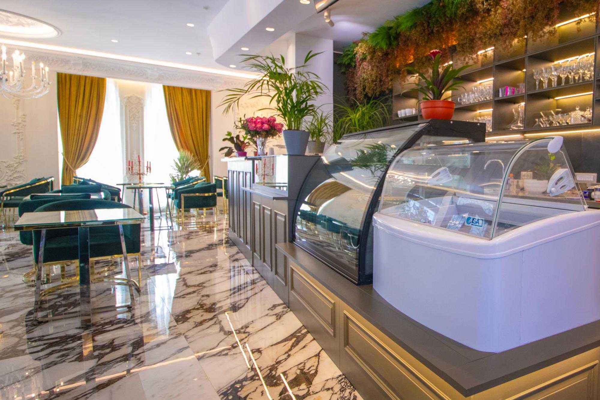 Hotel Ambasada Qta Patza-Kuqani Екстериор снимка