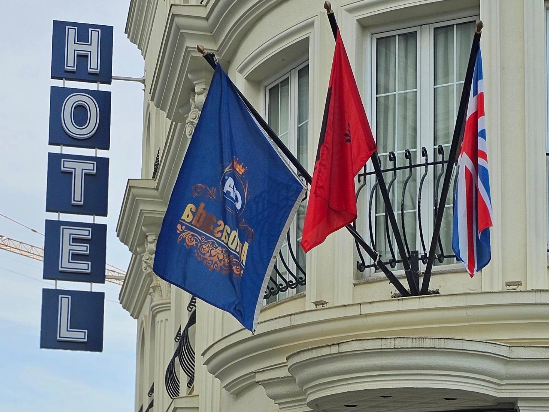 Hotel Ambasada Qta Patza-Kuqani Екстериор снимка