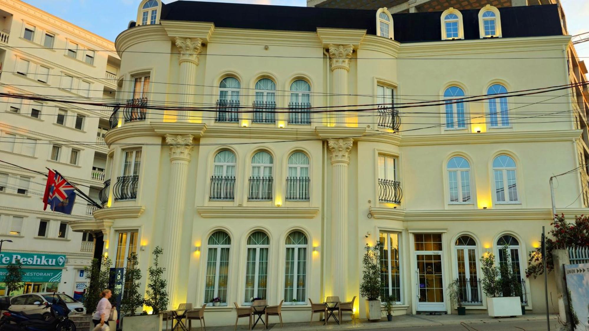 Hotel Ambasada Qta Patza-Kuqani Екстериор снимка